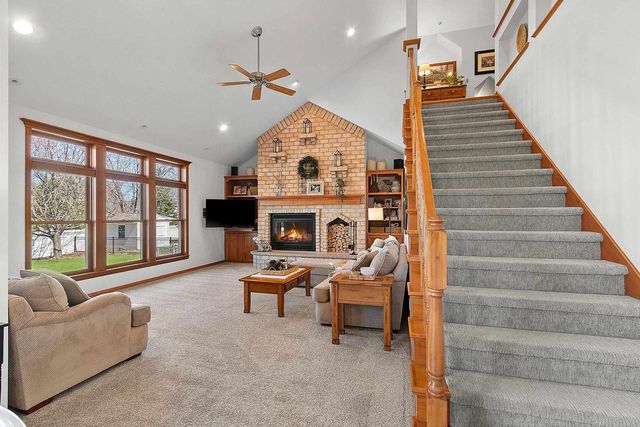 600 WINDING WATERS WAY, De Pere, WI 54115