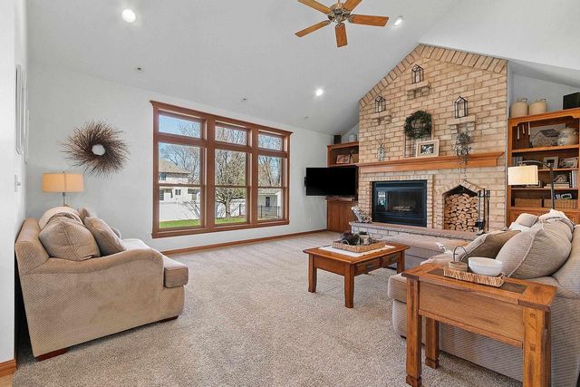 600 WINDING WATERS WAY, De Pere, WI 54115