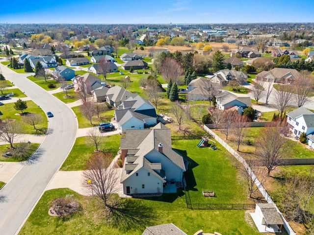 600 WINDING WATERS WAY, De Pere, WI 54115