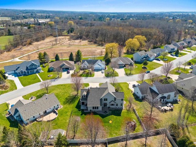 600 WINDING WATERS WAY, De Pere, WI 54115