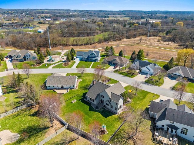 600 WINDING WATERS WAY, De Pere, WI 54115