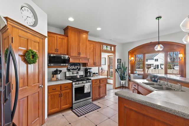 600 WINDING WATERS WAY, De Pere, WI 54115