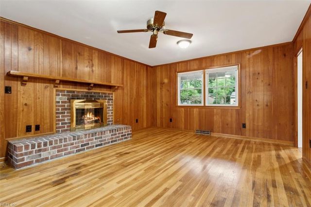 121 Burnham PL, Newport News, VA 23606