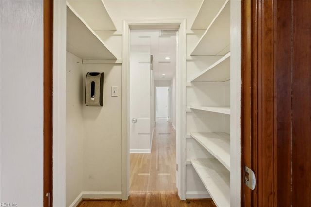 121 Burnham PL, Newport News, VA 23606