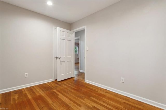 121 Burnham PL, Newport News, VA 23606