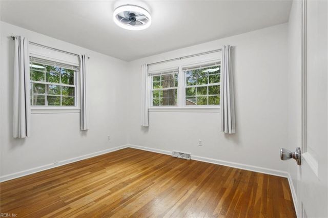 121 Burnham PL, Newport News, VA 23606