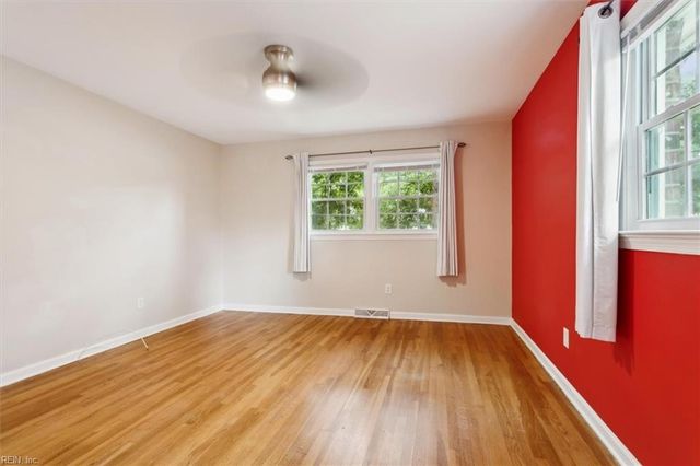 121 Burnham PL, Newport News, VA 23606