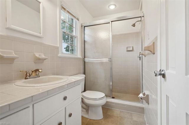 121 Burnham PL, Newport News, VA 23606