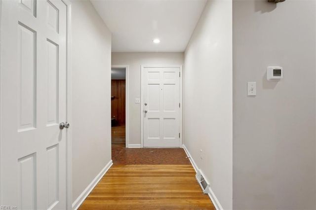 121 Burnham PL, Newport News, VA 23606