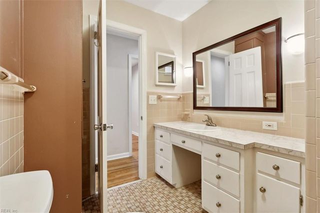 121 Burnham PL, Newport News, VA 23606