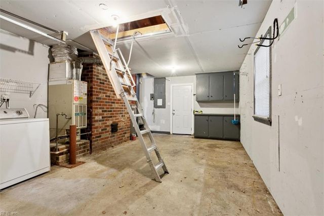 121 Burnham PL, Newport News, VA 23606