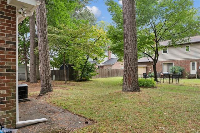 121 Burnham PL, Newport News, VA 23606