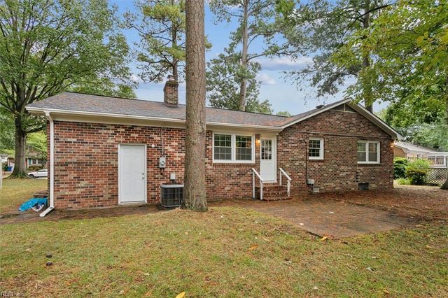 121 Burnham PL, Newport News, VA 23606