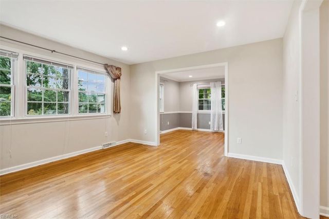 121 Burnham PL, Newport News, VA 23606