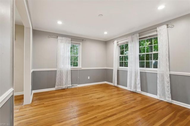 121 Burnham PL, Newport News, VA 23606