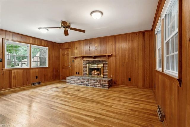 121 Burnham PL, Newport News, VA 23606