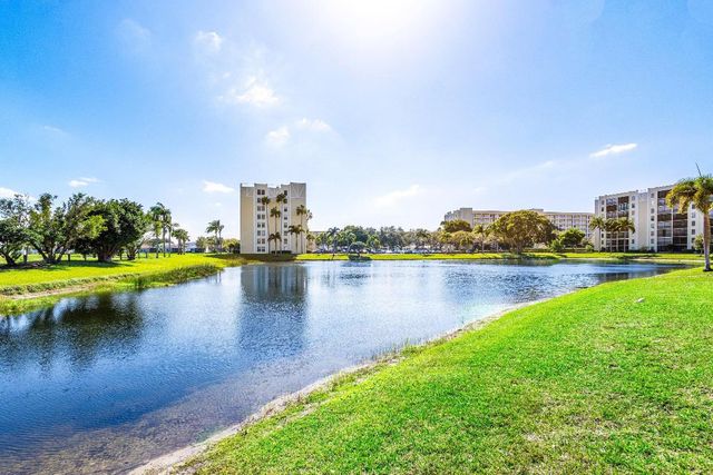 7270 Ashford Place 107, Delray Beach, FL 33446