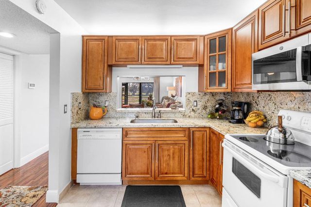 7270 Ashford Place 107, Delray Beach, FL 33446