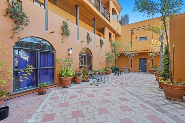 828 N Hudson Avenue 106, Los Angeles, CA 90038