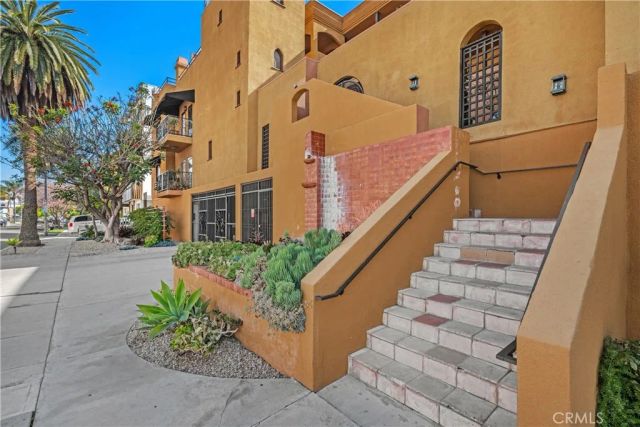 828 N Hudson Avenue 106, Los Angeles, CA 90038