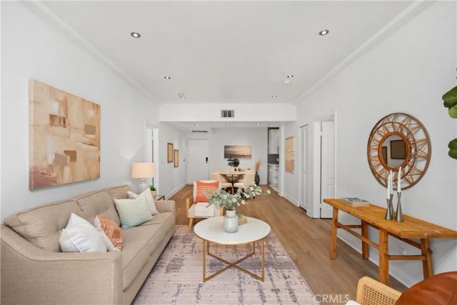 828 N Hudson Avenue 106, Los Angeles, CA 90038