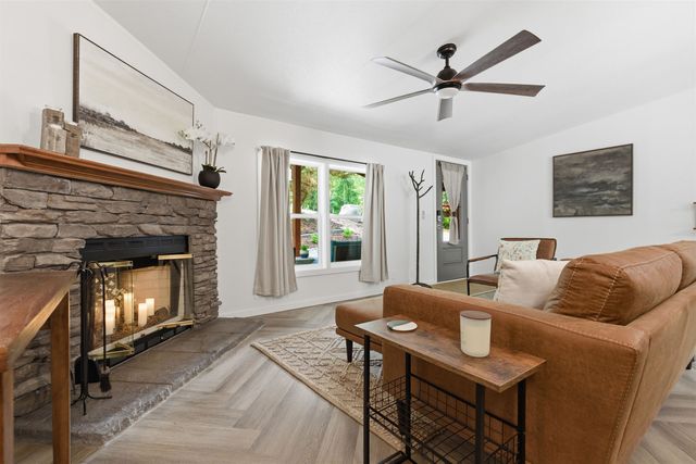 576 Narrow Circle, Inman, SC 29349