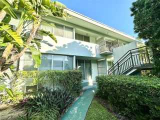 1060 98th St 24, Bay Harbor Islands, FL 33154