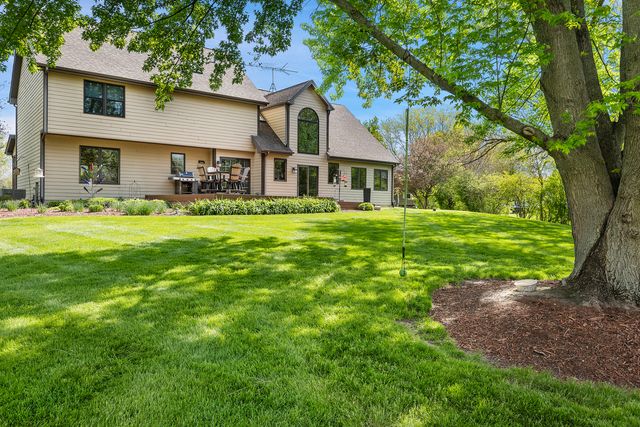 13N470 Chisholm Trail, Elgin, IL 60124