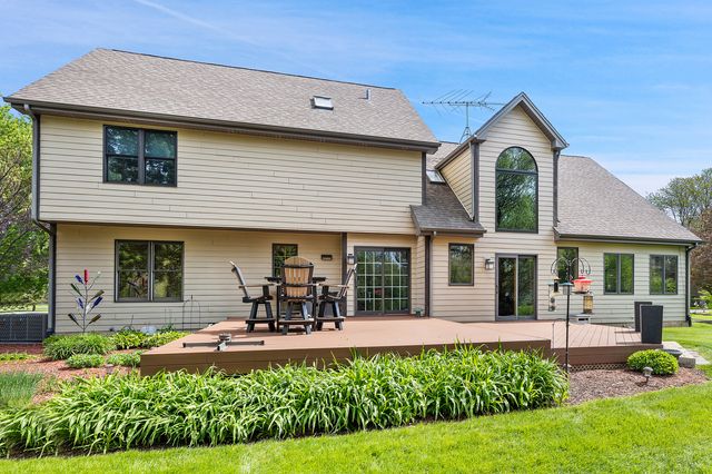 13N470 Chisholm Trail, Elgin, IL 60124