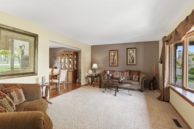 13N470 Chisholm Trail, Elgin, IL 60124