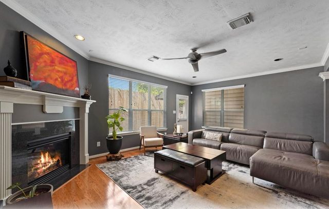 2646 Couch, Houston, TX 77008