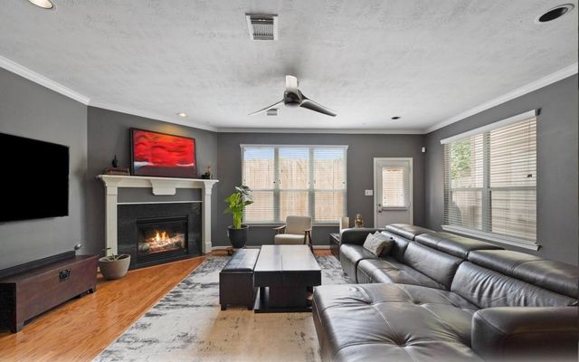 2646 Couch, Houston, TX 77008