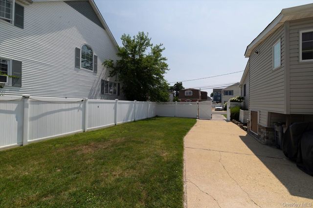 1 Court Street E, East Rockaway, NY 11518