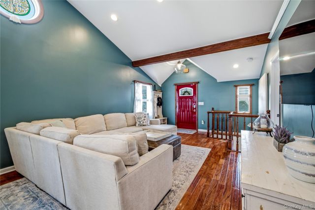 1 Court Street E, East Rockaway, NY 11518