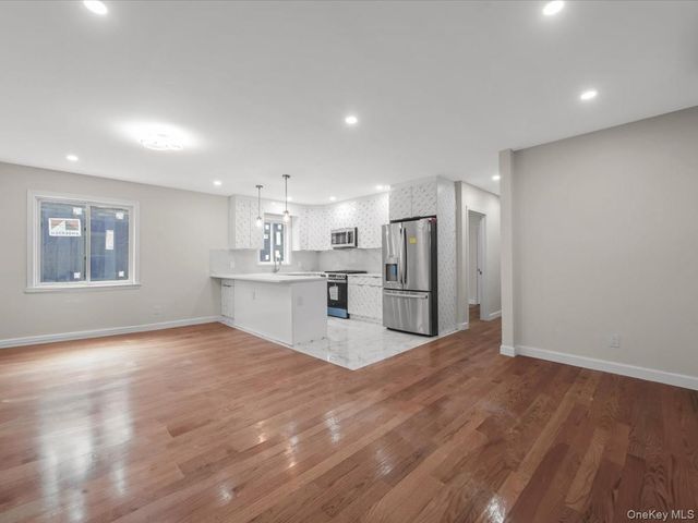 14729 70th Avenue, Flushing, NY 11367