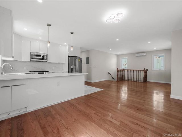 14729 70th Avenue, Flushing, NY 11367