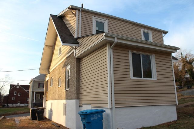 821 12th ST, Roanoke, VA 24017