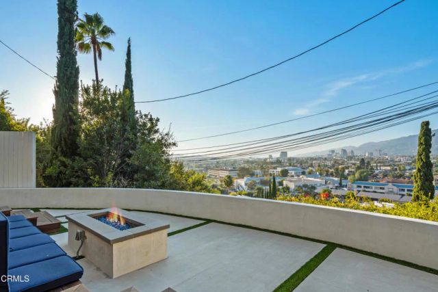 1425 E Palmer Avenue, Glendale, CA 91205