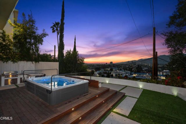 1425 E Palmer Avenue, Glendale, CA 91205