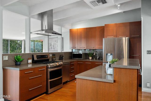 1425 E Palmer Avenue, Glendale, CA 91205