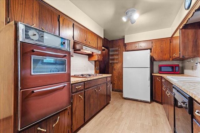 227 Hine AVENUE, Waukesha, WI 53188