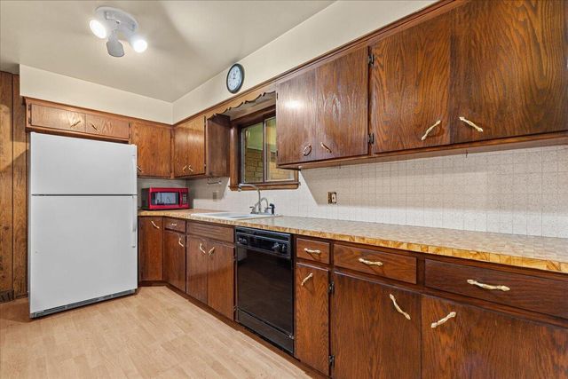 227 Hine AVENUE, Waukesha, WI 53188