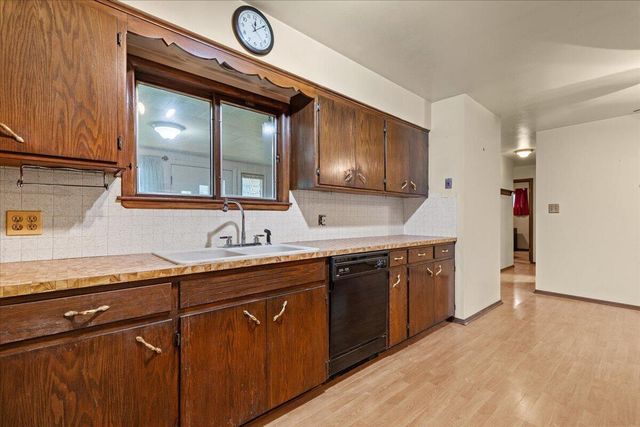 227 Hine AVENUE, Waukesha, WI 53188
