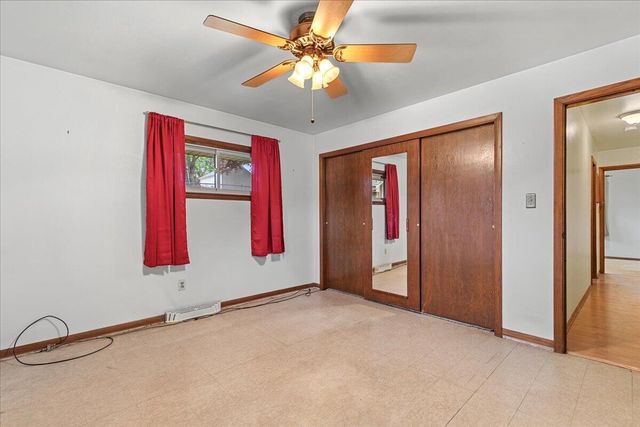 227 Hine AVENUE, Waukesha, WI 53188