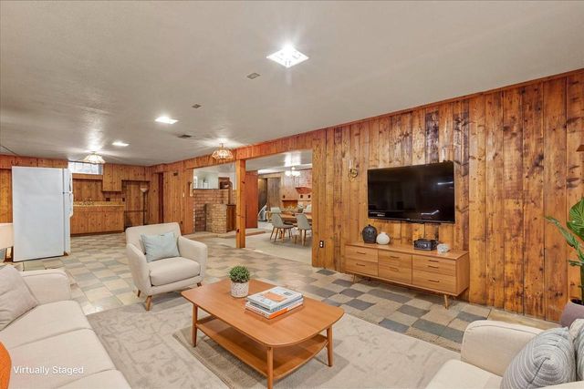 227 Hine AVENUE, Waukesha, WI 53188