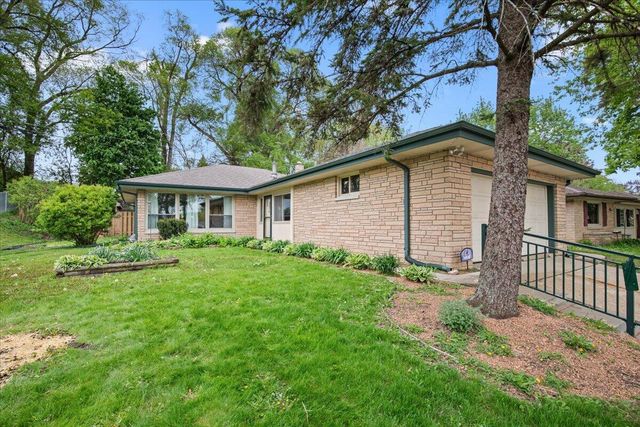 227 Hine AVENUE, Waukesha, WI 53188