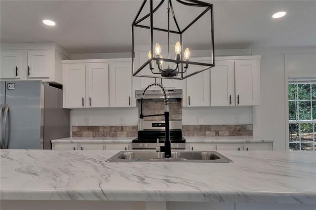 122 HDR Drive, Maysville, GA 30558