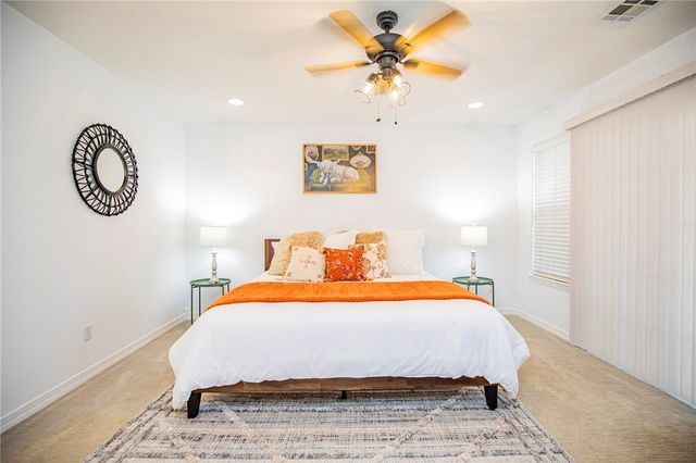 11 Valley View Circle, Bentonville, AR 72712