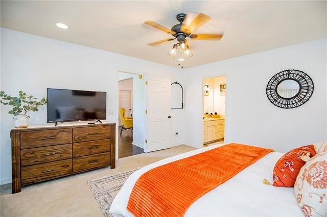 11 Valley View Circle, Bentonville, AR 72712