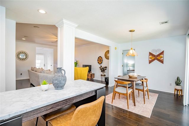 11 Valley View Circle, Bentonville, AR 72712